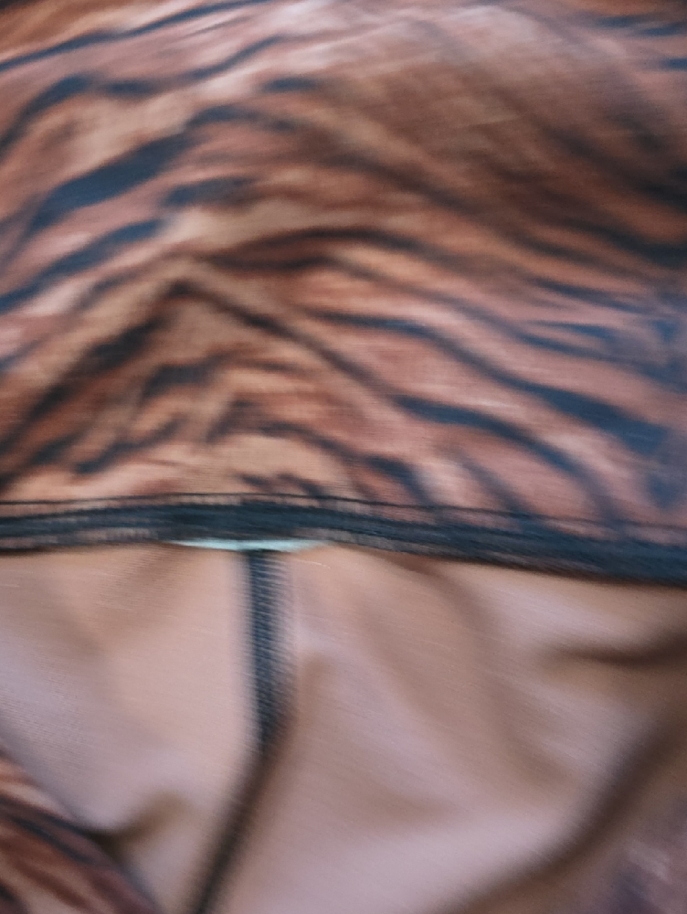Lorna Jane Brown Tiger-Print Sports Bra & Leggings - Picture 9 of 11